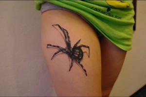 Sexy 3D Spider Tattoo on Girls Leg