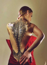 Alien skeleton 3d tat on girl’s back